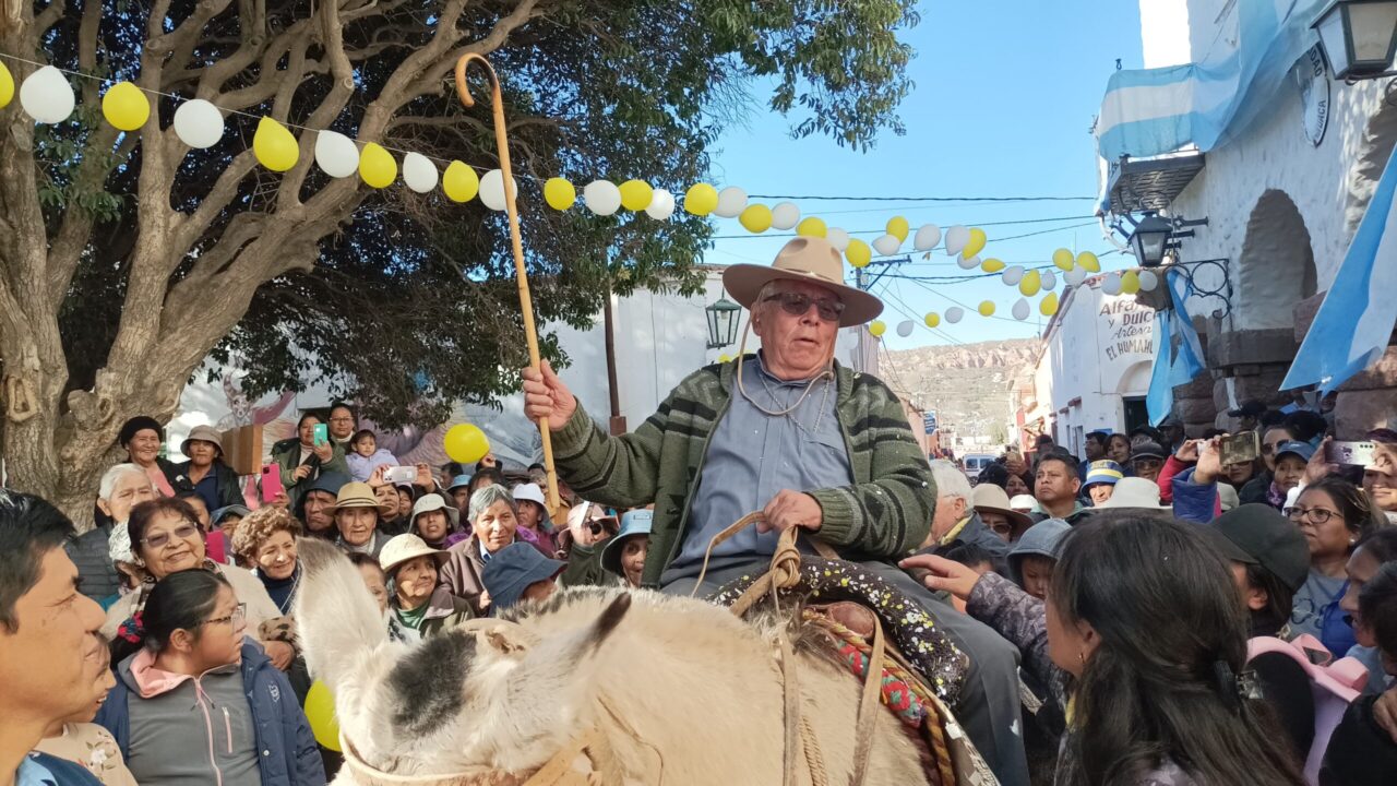Entre lágrimas y profundas emociones, despidieron en Humahuaca, al Emérito Obispo de la Prelatura Monseñor Pedro Olmedo en su regreso a España