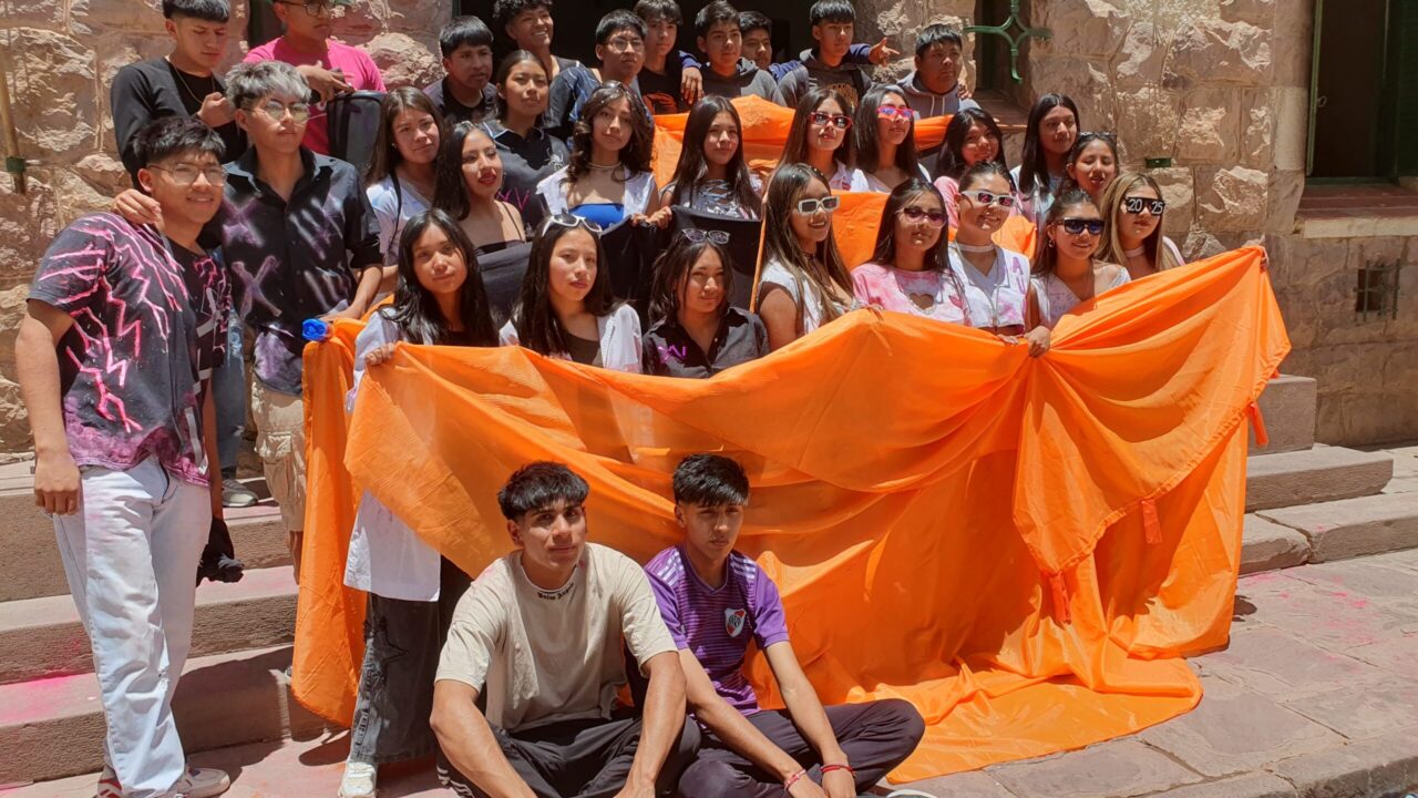 Banderazo tradicional de cierre del ciclo lectivo de los 4to Años de la Escuela Normal