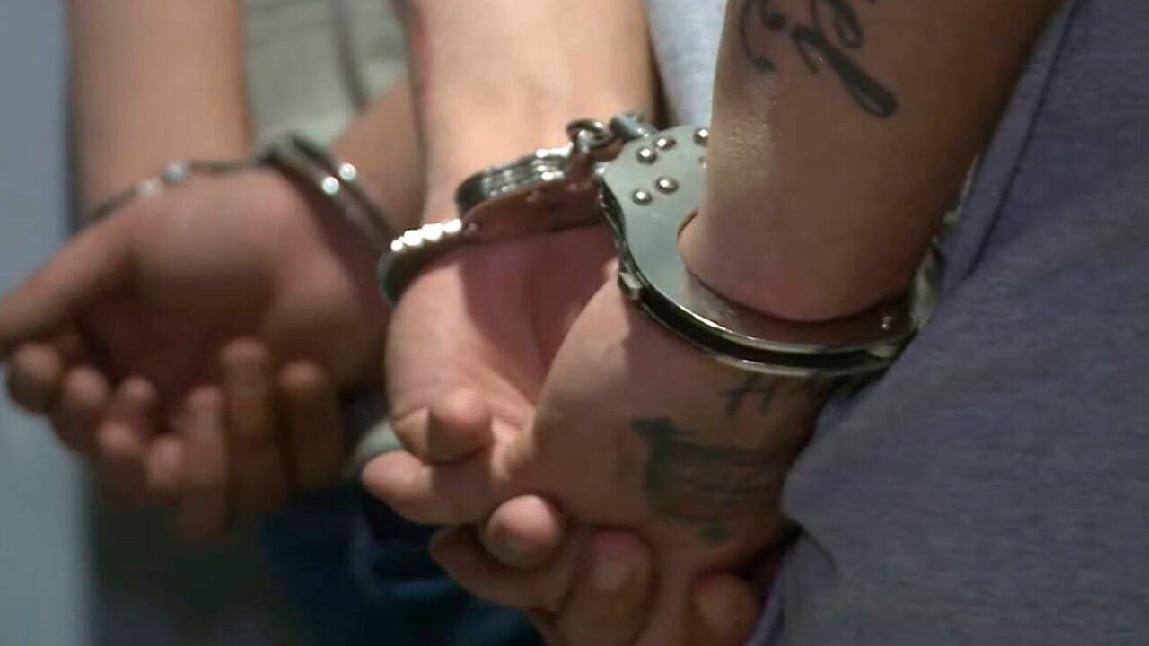 Desbaratan banda narco en San Pedrito: usaban a una adolescente de 15 años para vender droga desde una camioneta